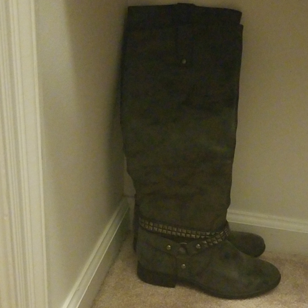 Gray boots... almost goes to your knees